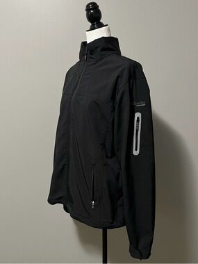 Columbia Titanium Black Softshell Jacket with Zippered Sleeve Pocket
